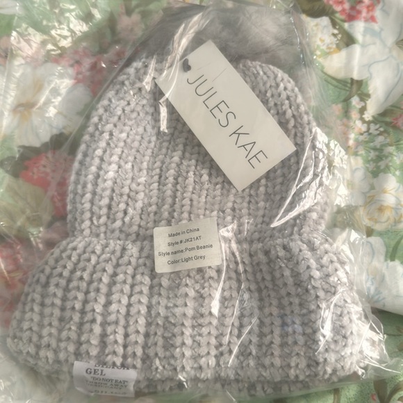 Jules Kae Women’s Winter Hat
Make Offer - Picture 2 of 2